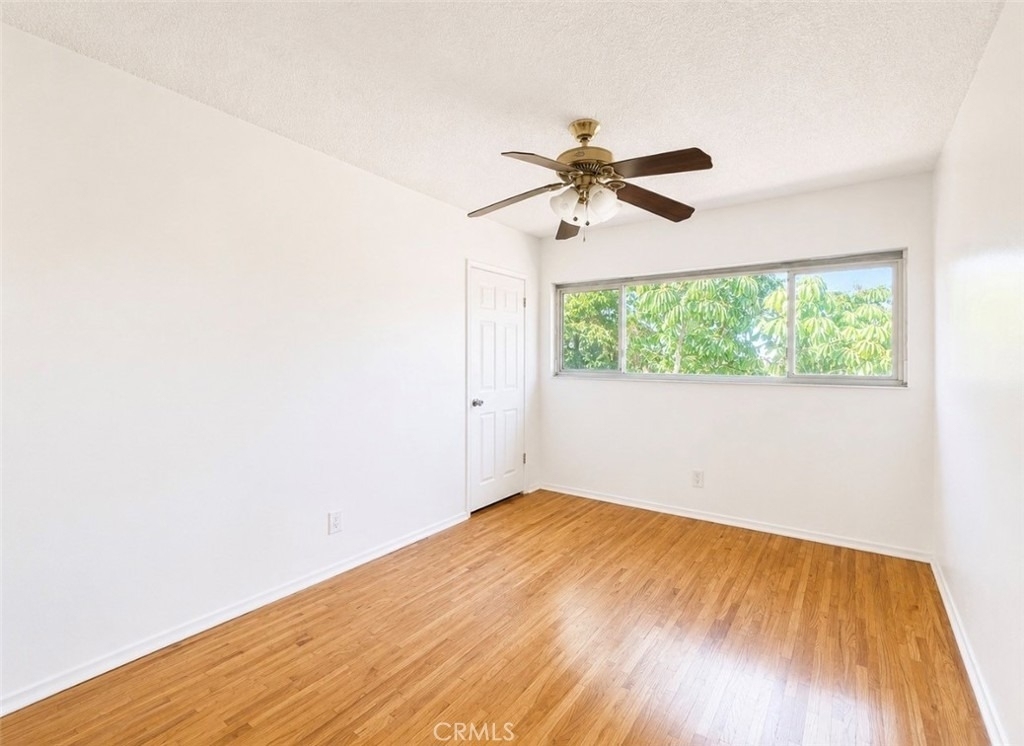 1372 W 36th Street - Photo 9