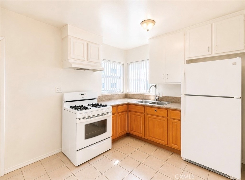 1372 W 36th Street - Photo 5