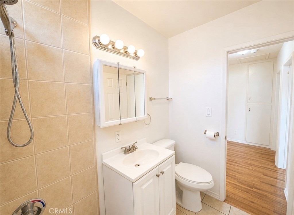 1372 W 36th Street - Photo 13