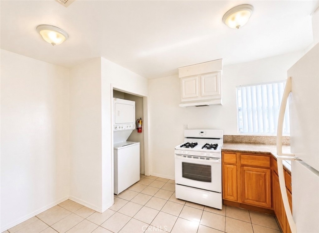 1372 W 36th Street - Photo 4