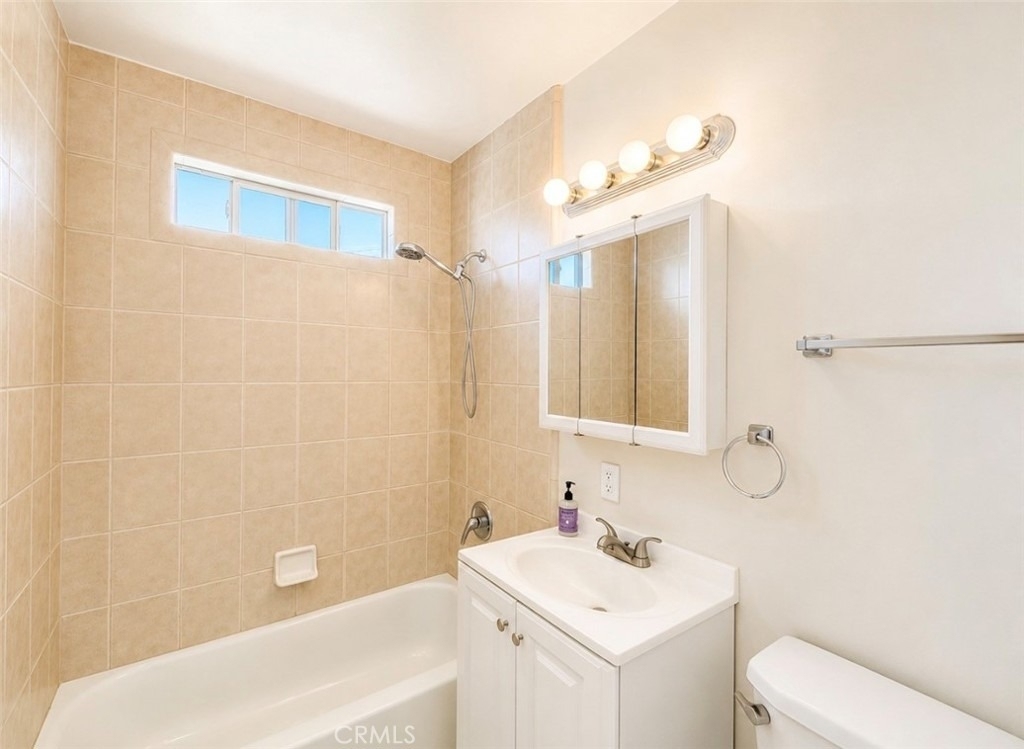 1372 W 36th Street - Photo 12