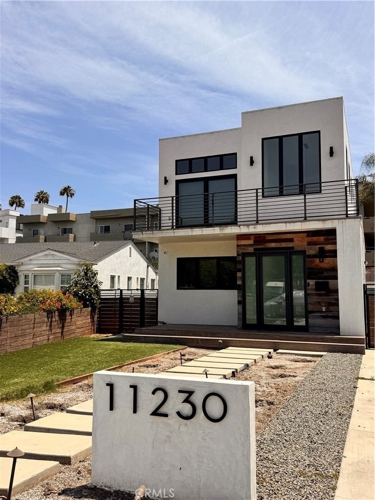 11230 Pickford - Photo 0