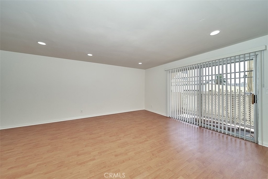433 S Manhattan - Photo 7