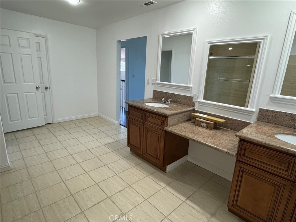 1041 W Acacia - Photo 18