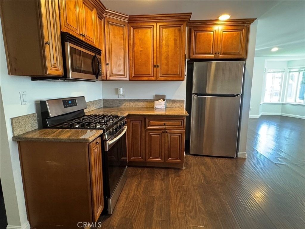 1041 W Acacia - Photo 6