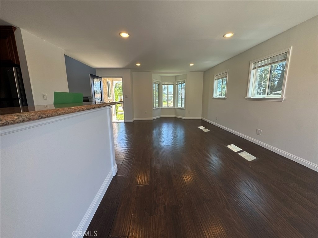1041 W Acacia - Photo 4