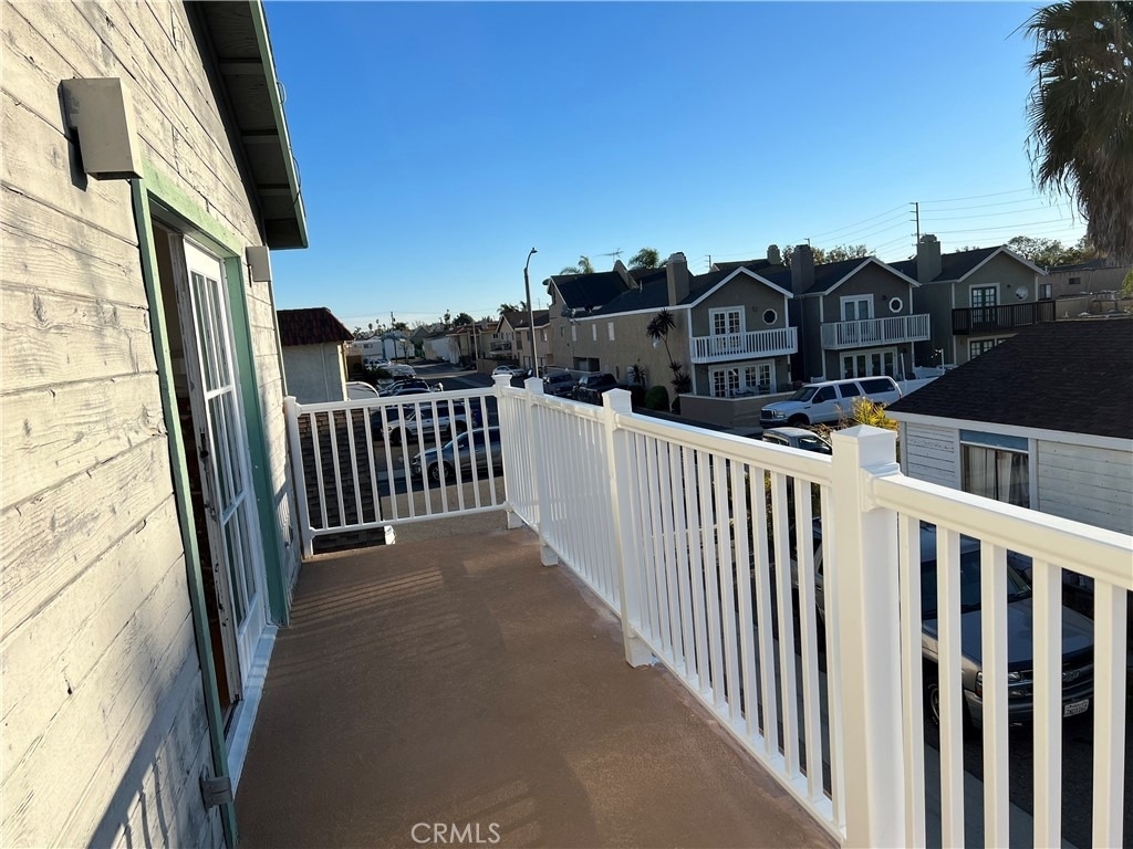 1605 Huntington Street - Photo 3