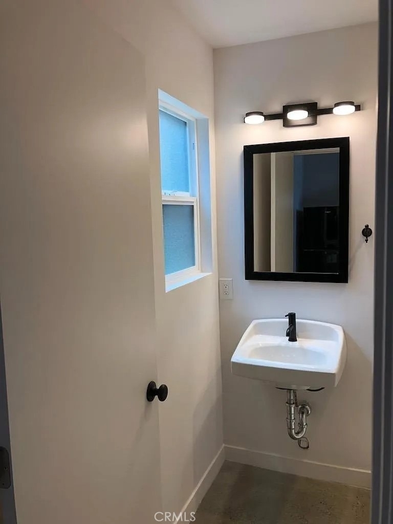 1100 E 7th Street - Photo 8