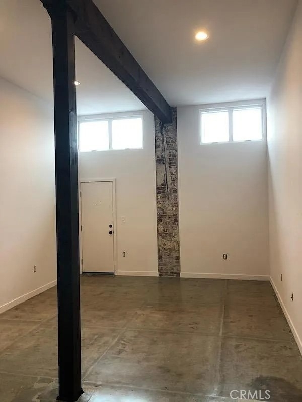 1100 E 7th Street - Photo 4