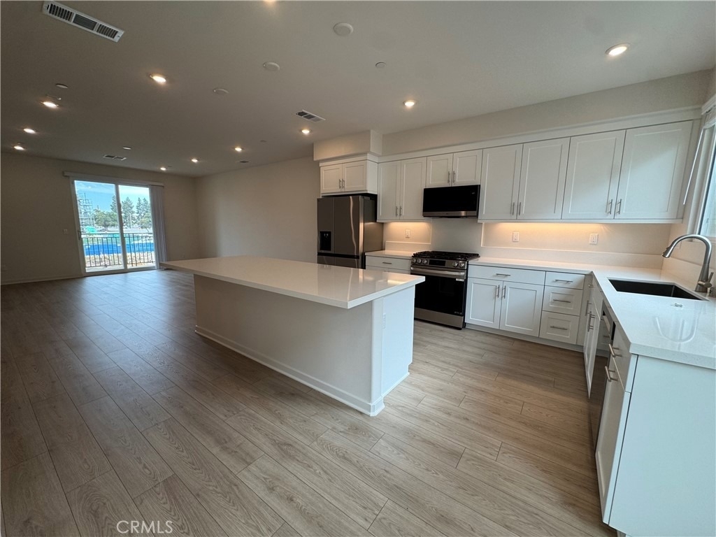 652 E Fourth Street - Photo 5