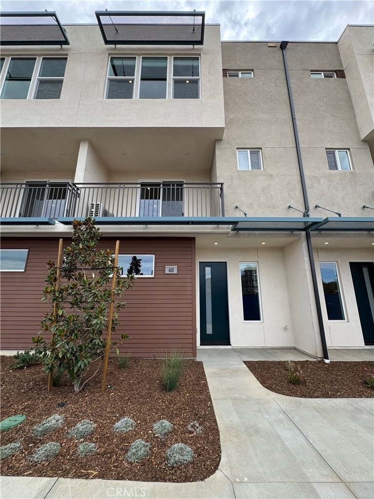 652 E Fourth Street - Photo 2