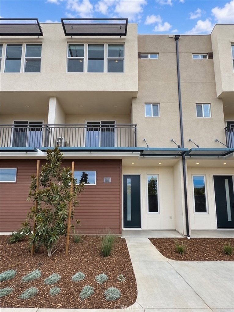 652 E Fourth Street - Photo 2