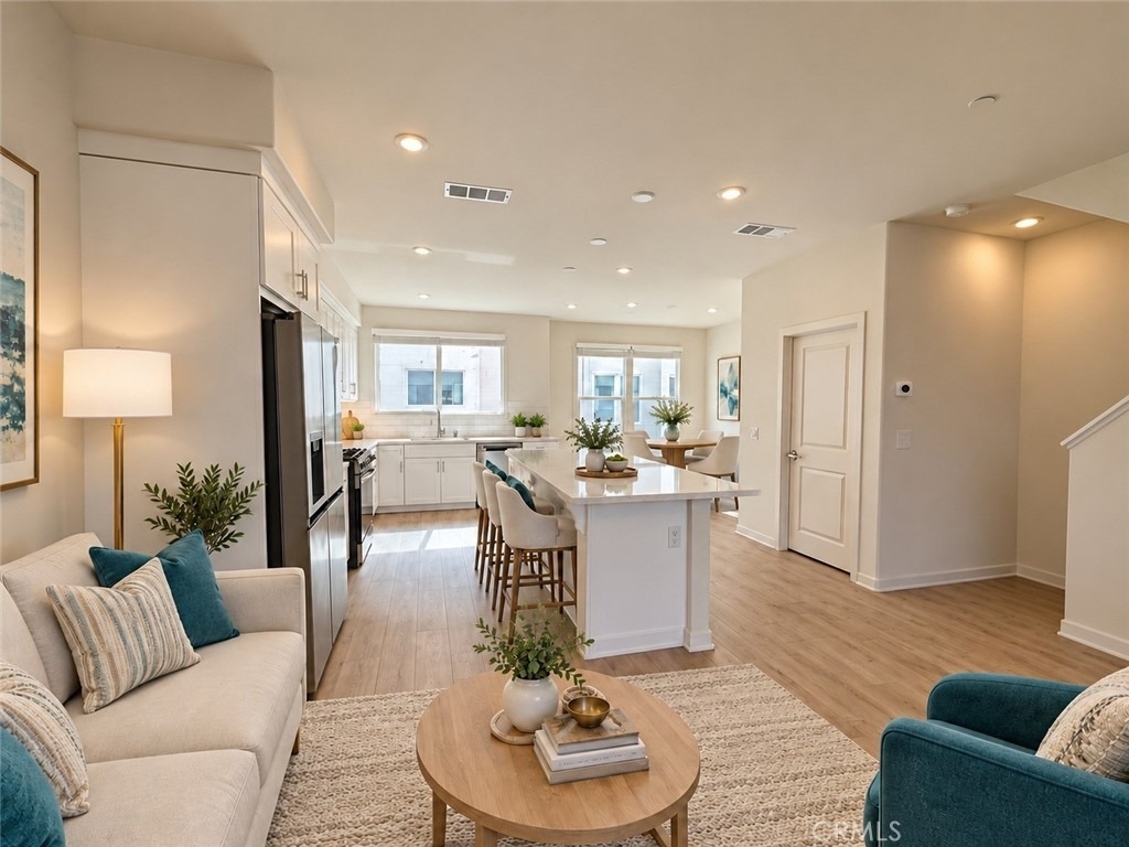 652 E Fourth Street - Photo 6
