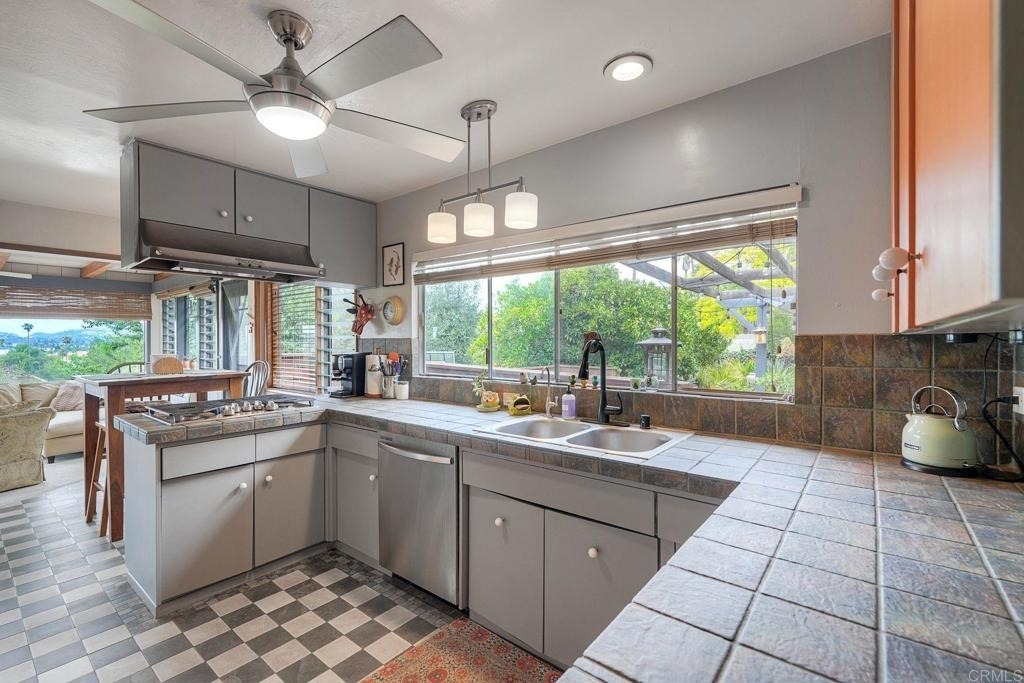 730 S Broadway - Photo 14