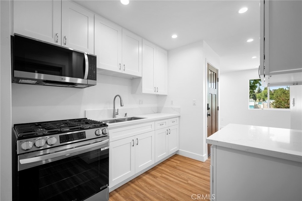 16036 Liggett Street - Photo 8