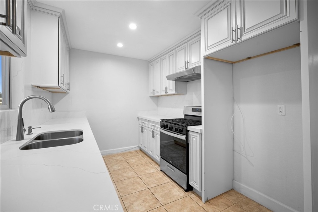 823 E Wilson Avenue - Photo 9
