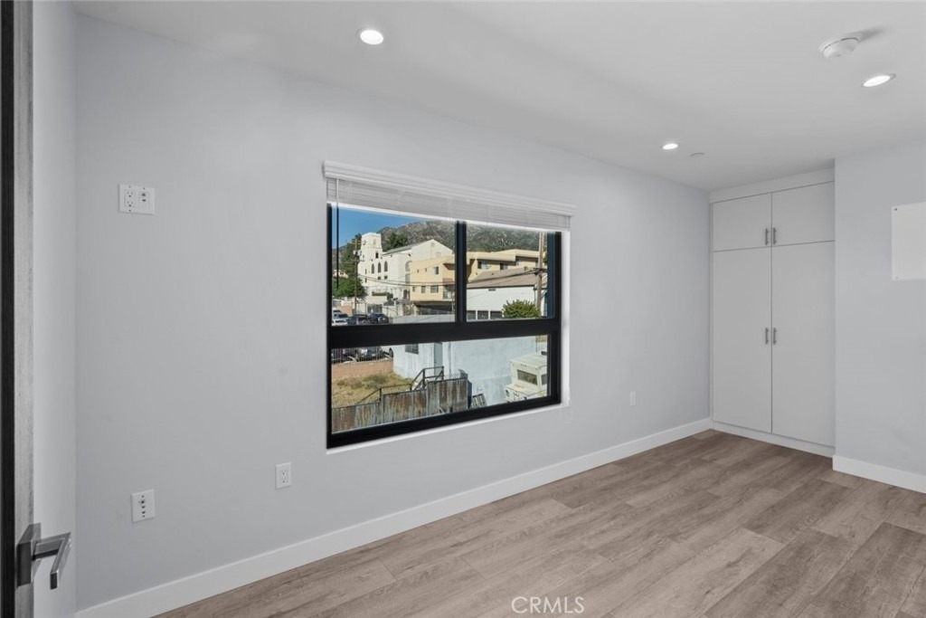 10032 Commerce Avenue - Photo 17