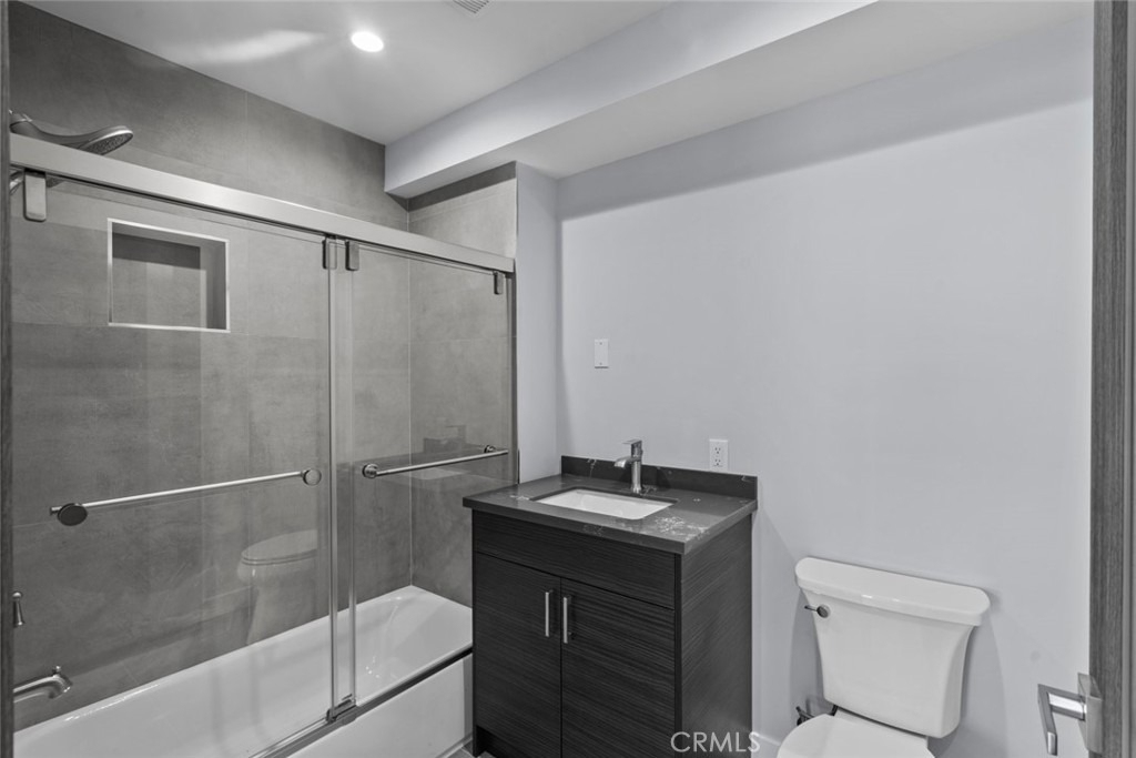 10032 Commerce Avenue - Photo 20