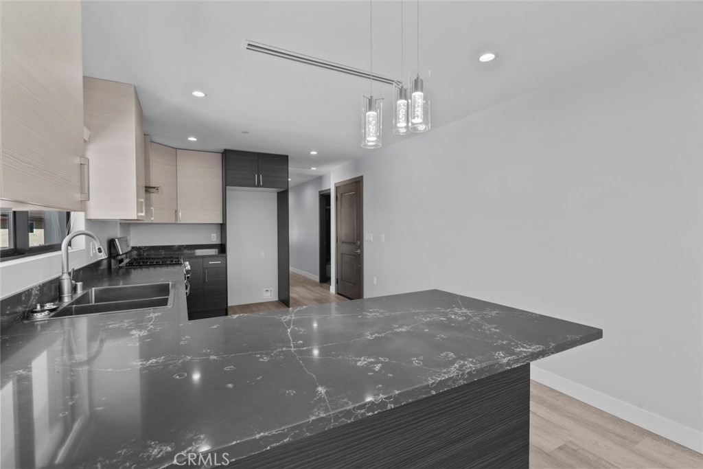 10032 Commerce Avenue - Photo 8