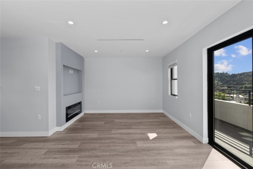 10032 Commerce Avenue - Photo 12