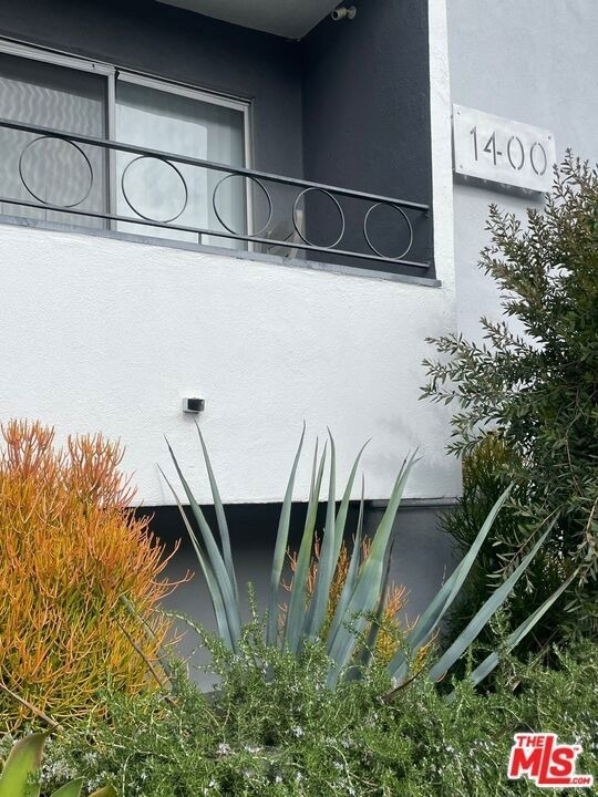 1400 N Fairfax Avenue - Photo 0
