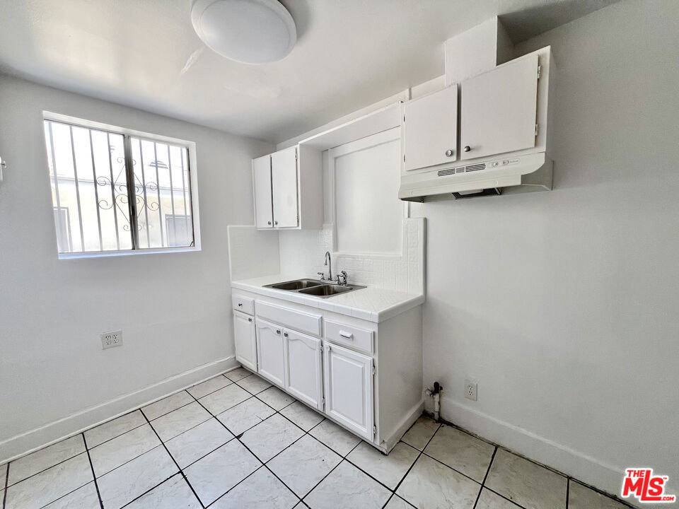 3260 E 4th Street - Photo 6