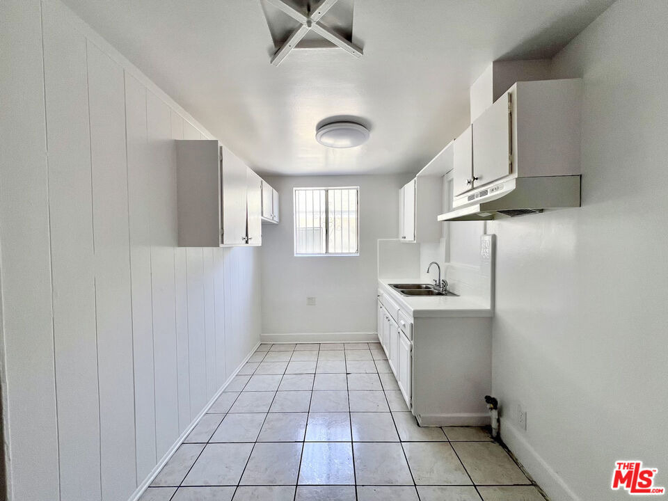 3260 E 4th Street - Photo 5