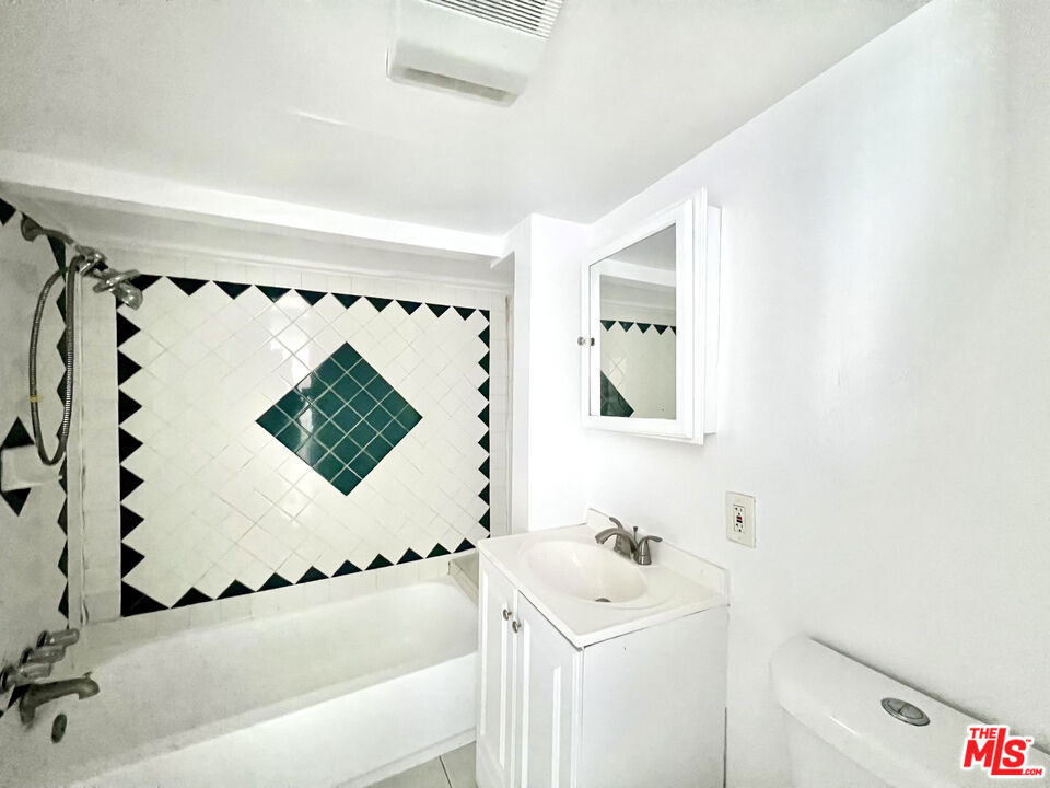 3260 E 4th Street - Photo 14