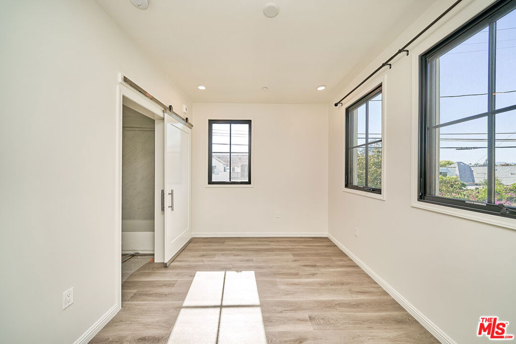 951 S Wilton Place - Photo 10
