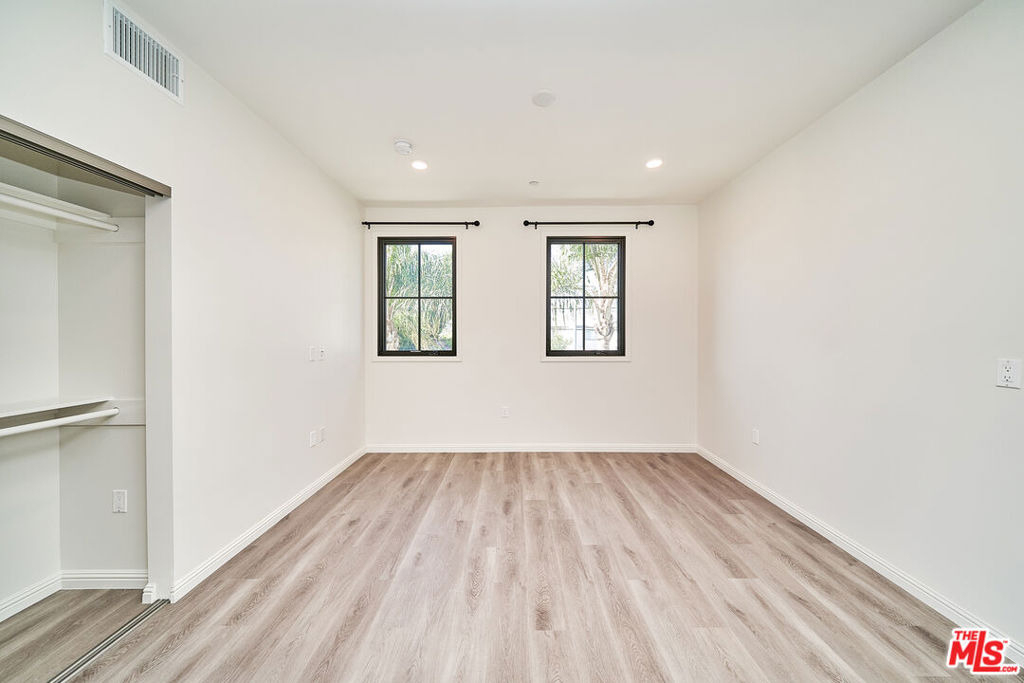 951 S Wilton Place - Photo 6