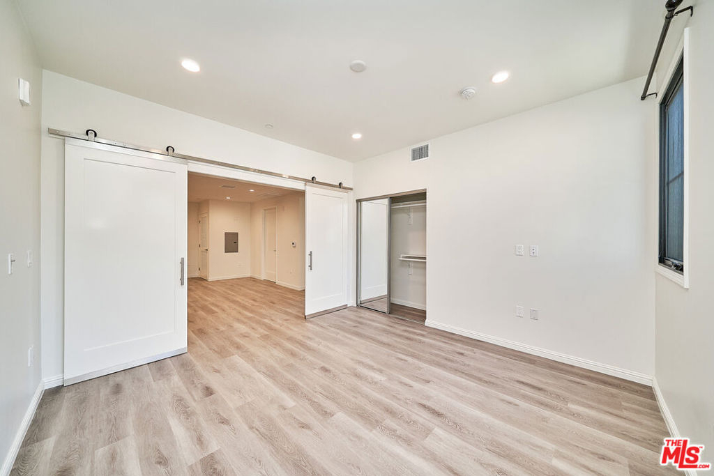 951 S Wilton Place - Photo 8