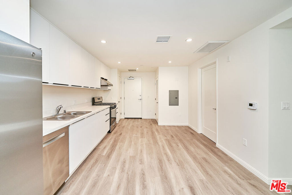 951 S Wilton Place - Photo 4