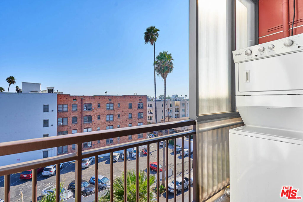 345 S Gramercy Place - Photo 8