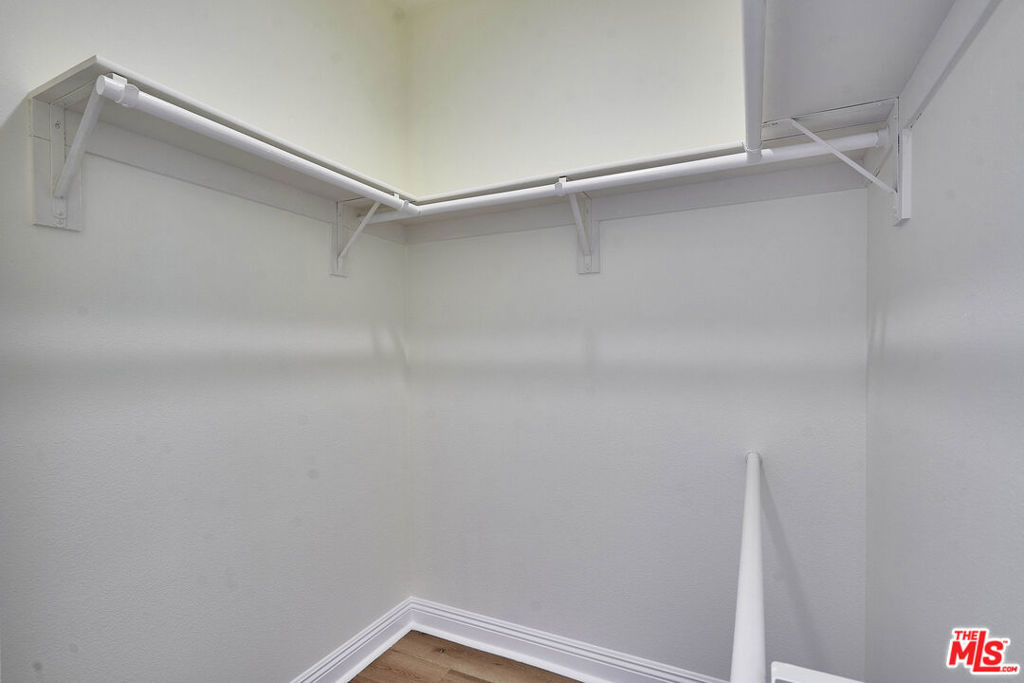345 S Gramercy Place - Photo 5