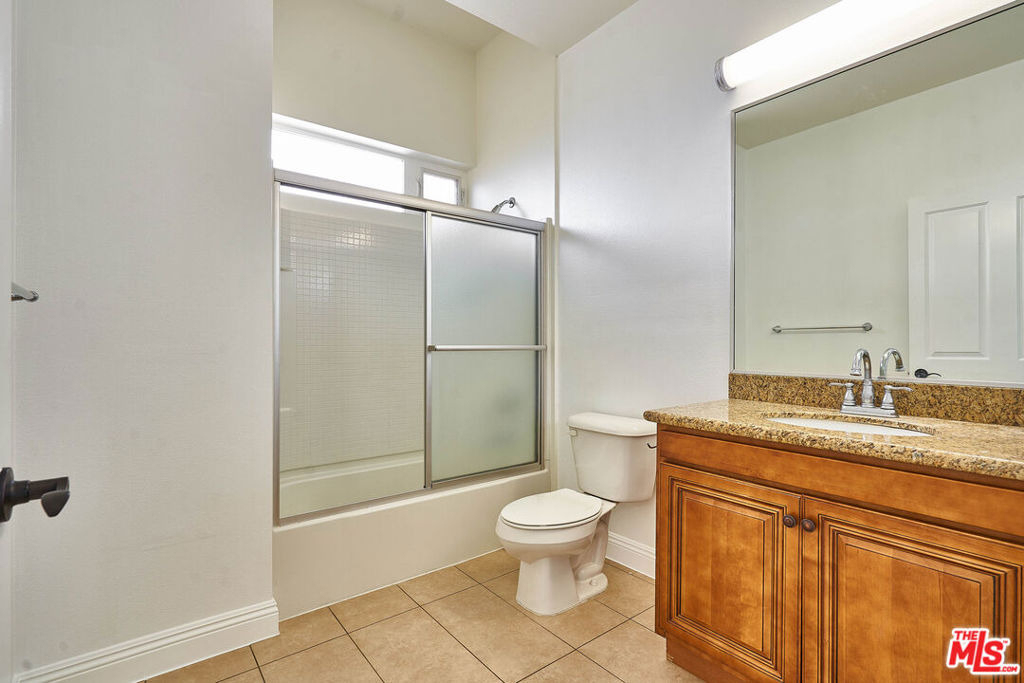 345 S Gramercy Place - Photo 6