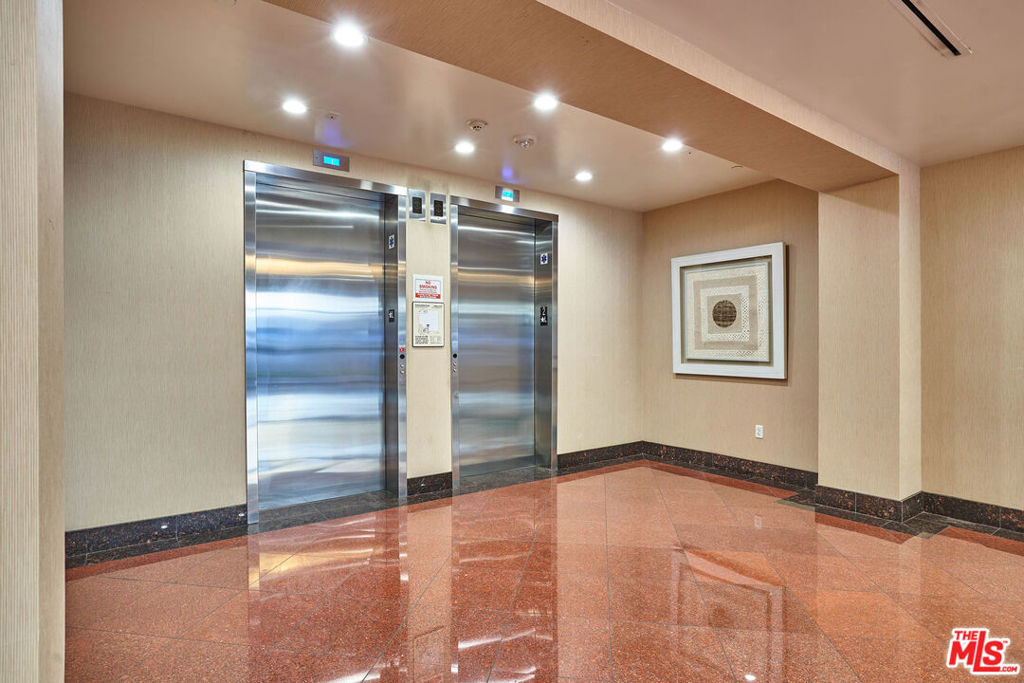 345 S Gramercy Place - Photo 24