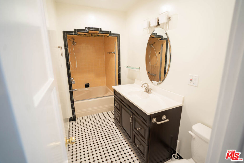 1210 S La Jolla Avenue - Photo 24
