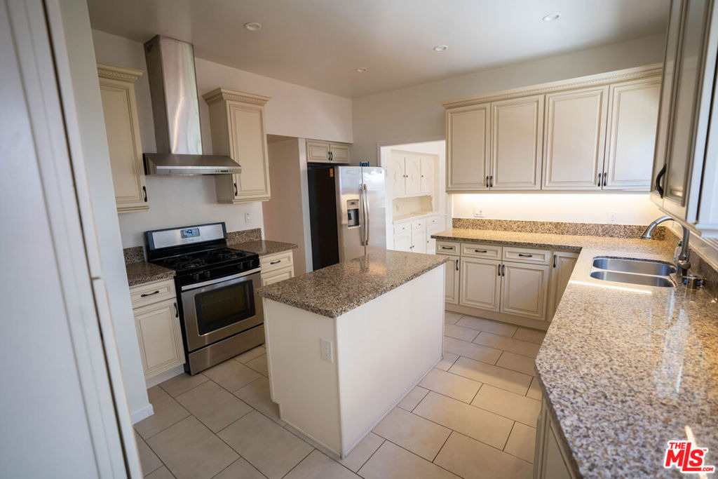 1210 S La Jolla Avenue - Photo 1