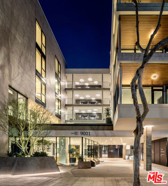 9001 Santa Monica Boulevard - Photo 10