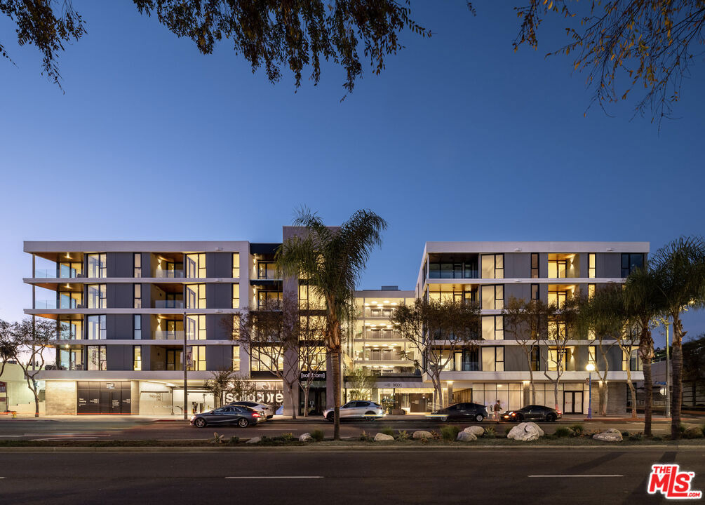 9001 Santa Monica Boulevard - Photo 1