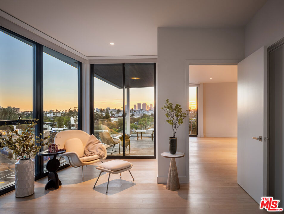 9001 Santa Monica Boulevard - Photo 9