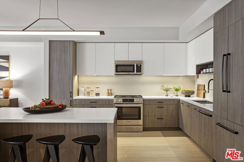 9001 Santa Monica Boulevard - Photo 12