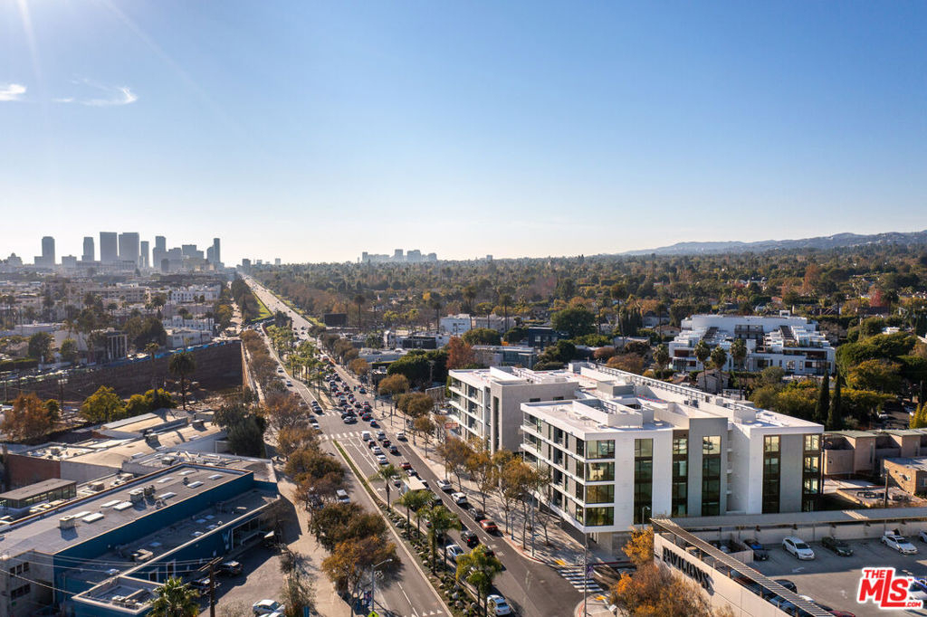 9001 Santa Monica Boulevard - Photo 8