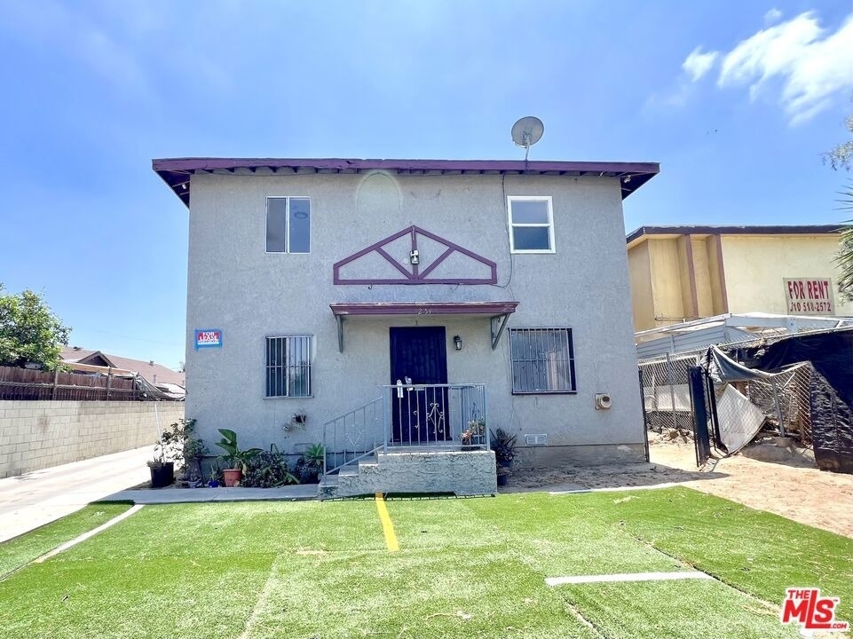 254 E Lanzit Avenue - Photo 0