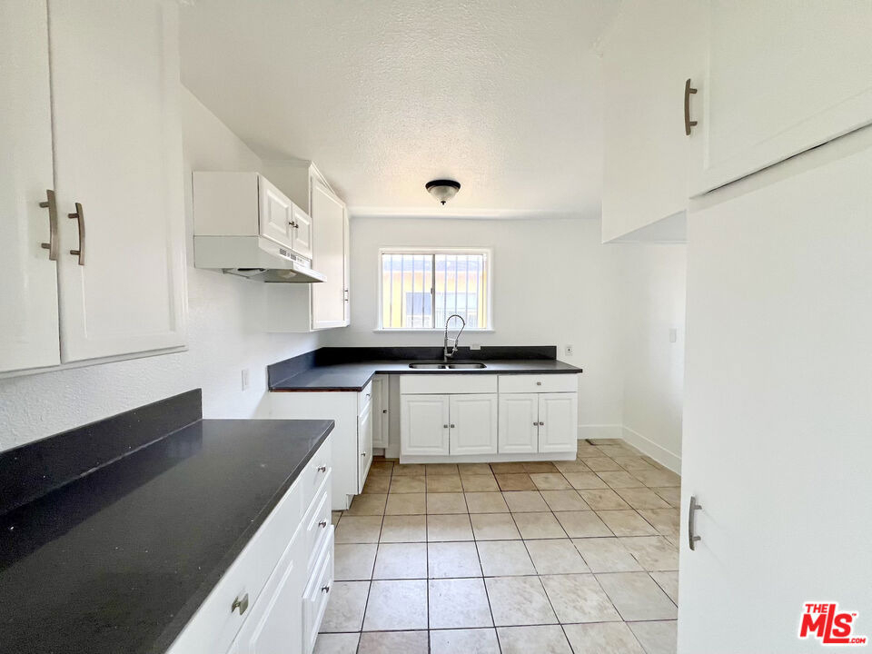 254 E Lanzit Avenue - Photo 6