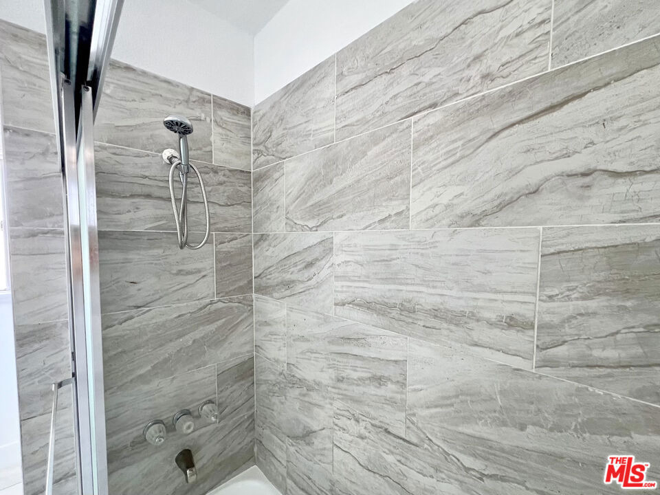 254 E Lanzit Avenue - Photo 11