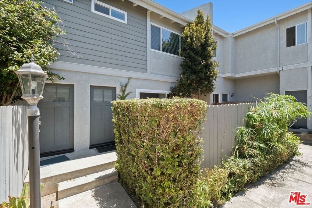 2112 Warfield Avenue - Photo 21