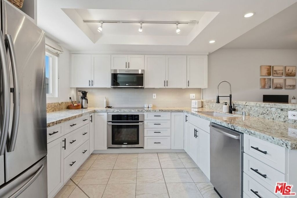 2112 Warfield Avenue - Photo 6