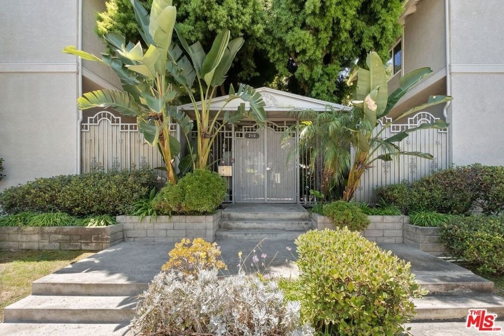 2112 Warfield Avenue - Photo 1