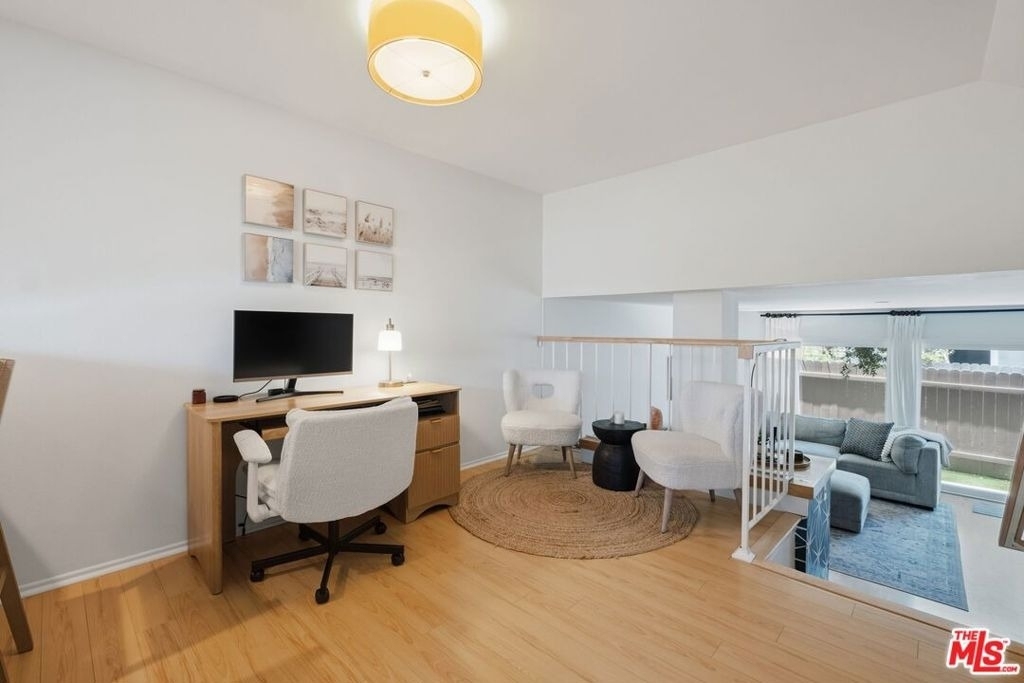 2112 Warfield Avenue - Photo 11